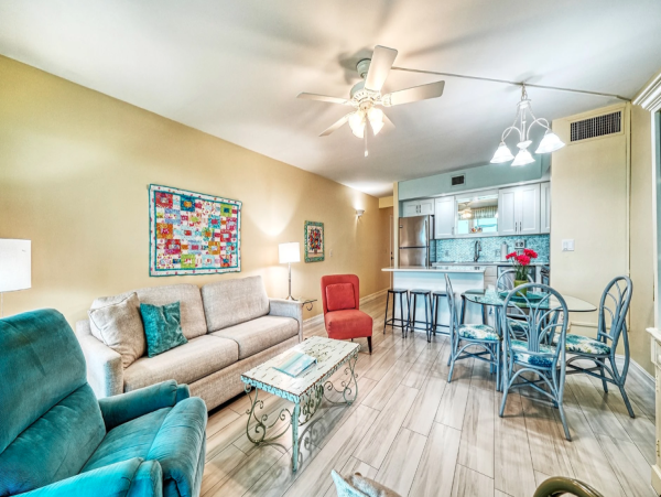 Charming Vacation Rental on Longboat Key. Call Today.